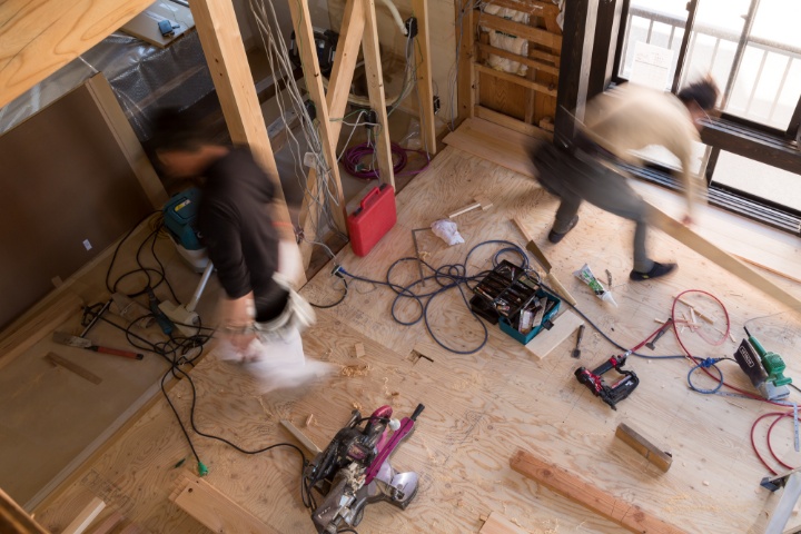 建設業　建築作業の様子