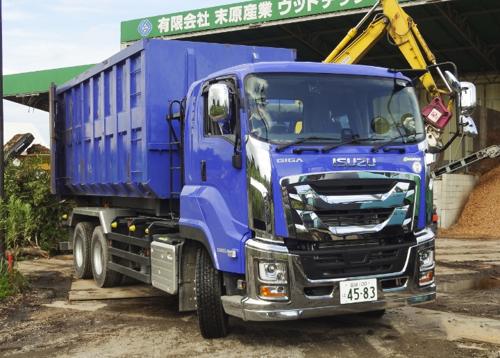 末原産業所有のパッカー車